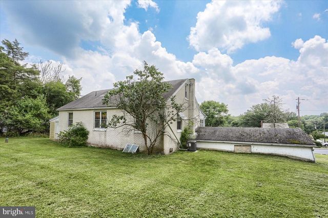 5960 CLOVER RD, Harrisburg, PA 17112
