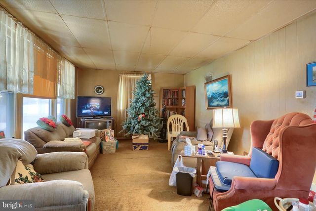 5960 CLOVER RD, Harrisburg, PA 17112