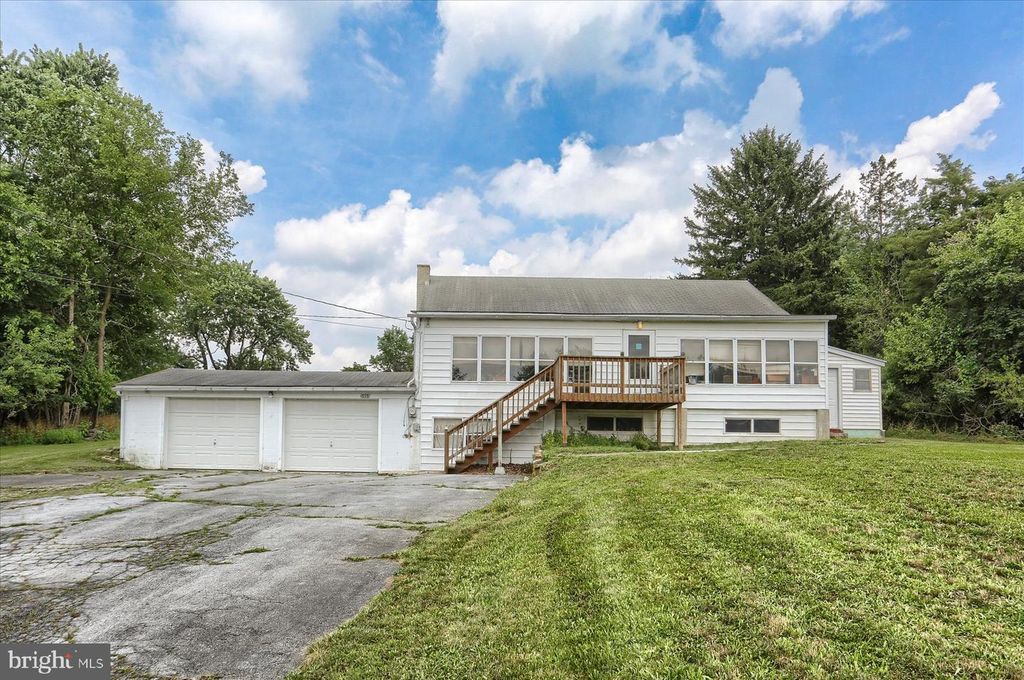 5960 CLOVER RD, Harrisburg, PA 17112