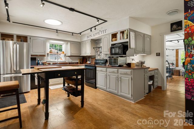 43 Chadwick Wade Drive, Asheville, NC 28804