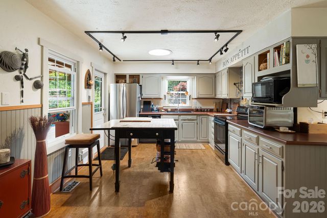 43 Chadwick Wade Drive, Asheville, NC 28804