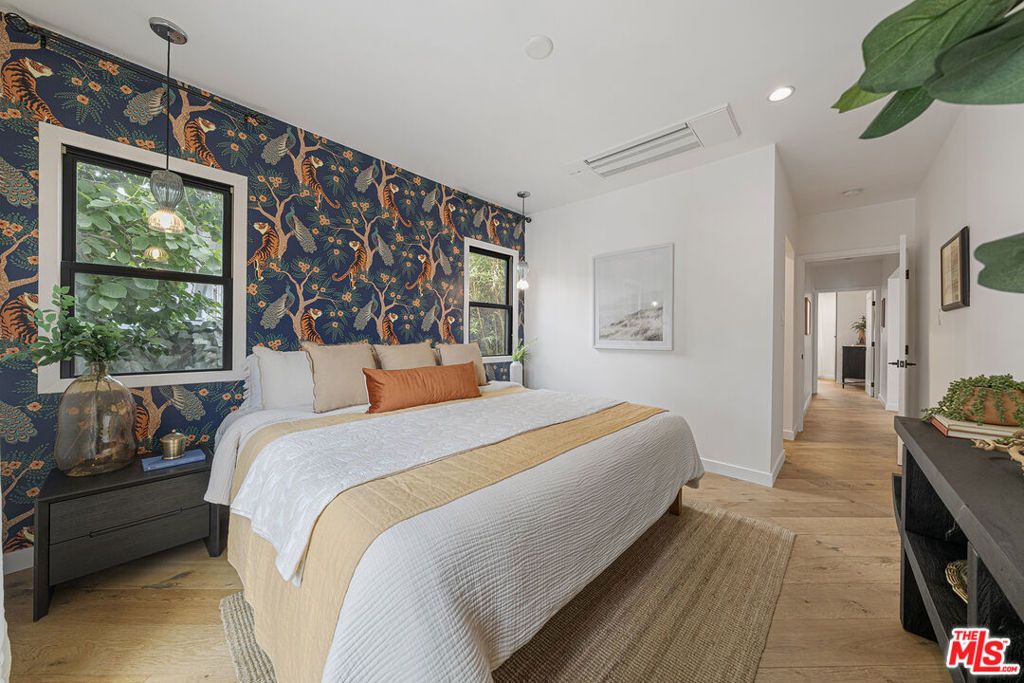 Image 23 of property listing at 804 Boccaccio Avenue, Venice, CA 90291