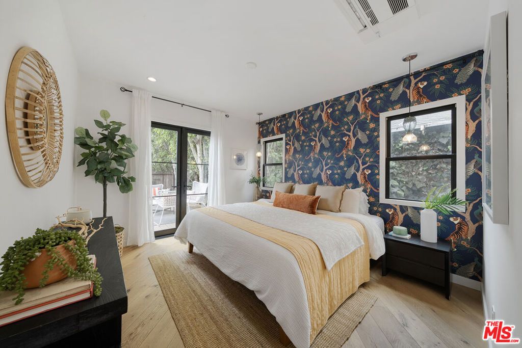 Image 24 of property listing at 804 Boccaccio Avenue, Venice, CA 90291