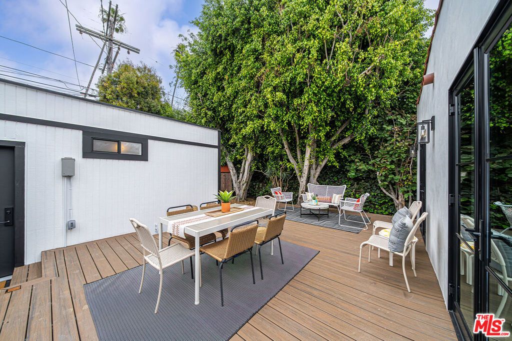 Image 29 of property listing at 804 Boccaccio Avenue, Venice, CA 90291