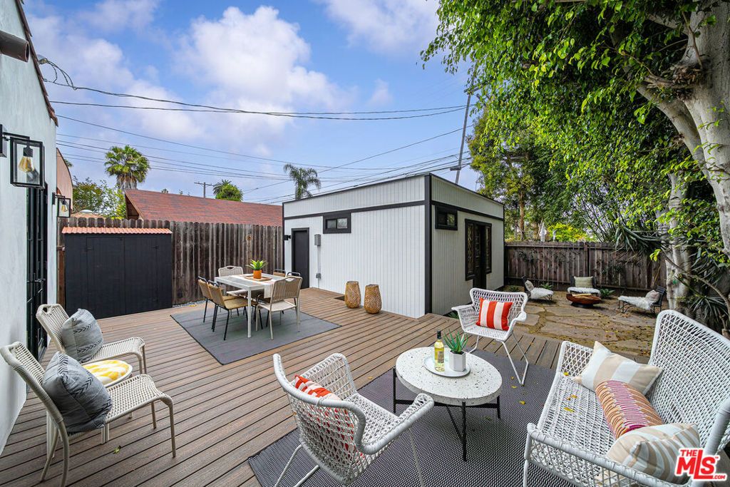 Image 30 of property listing at 804 Boccaccio Avenue, Venice, CA 90291