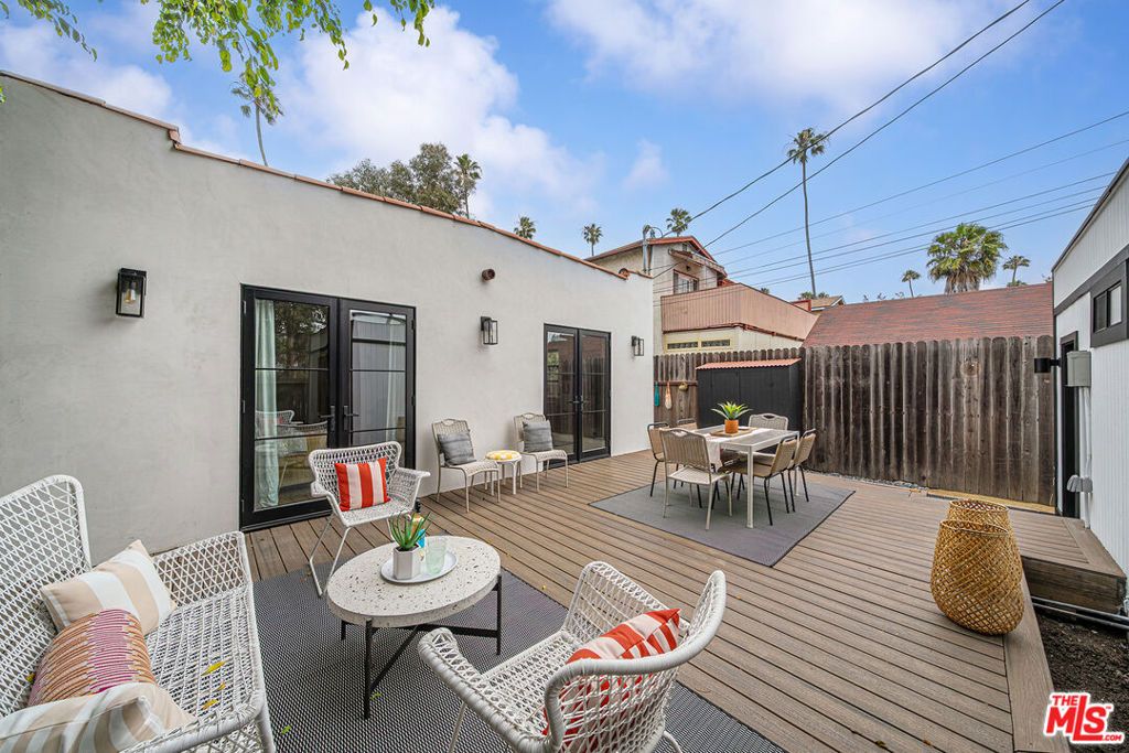 Image 31 of property listing at 804 Boccaccio Avenue, Venice, CA 90291