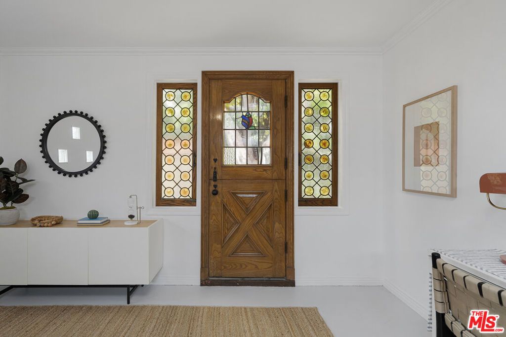 Image 35 of property listing at 804 Boccaccio Avenue, Venice, CA 90291