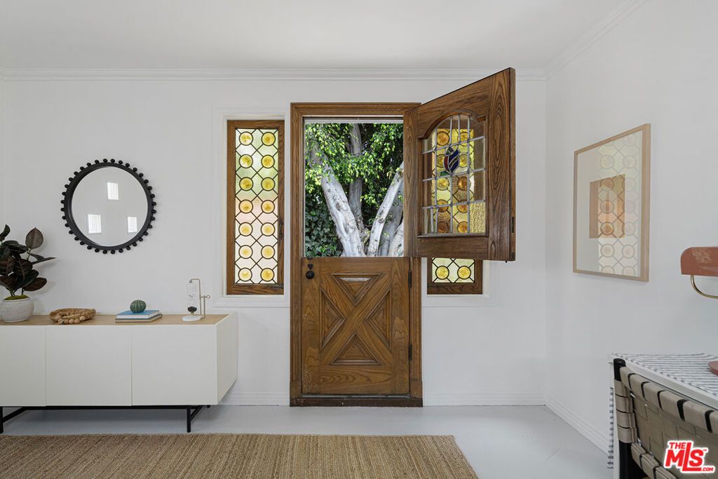 Image 36 of property listing at 804 Boccaccio Avenue, Venice, CA 90291