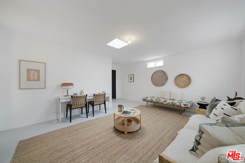 Image 37 of property listing at 804 Boccaccio Avenue, Venice, CA 90291