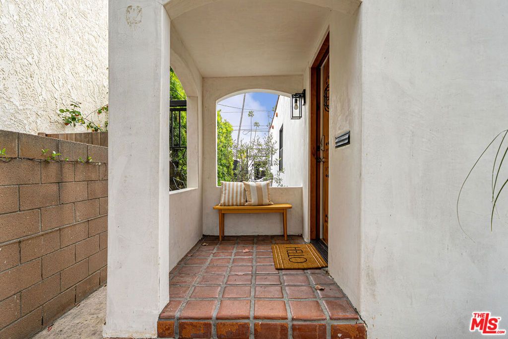 Image 4 of property listing at 804 Boccaccio Avenue, Venice, CA 90291
