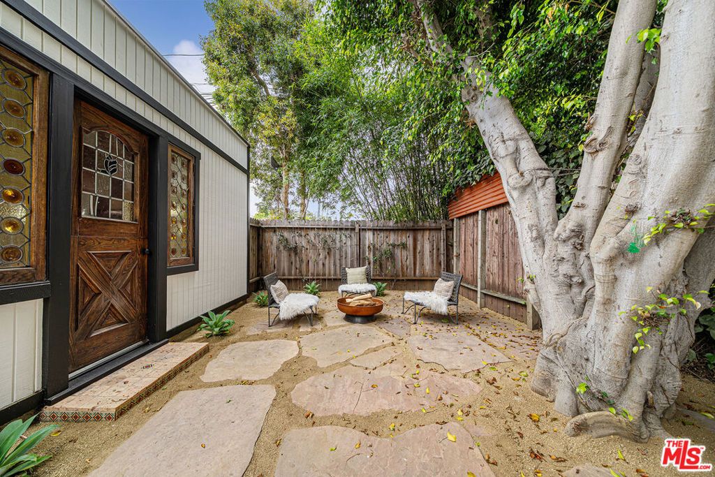 Image 42 of property listing at 804 Boccaccio Avenue, Venice, CA 90291