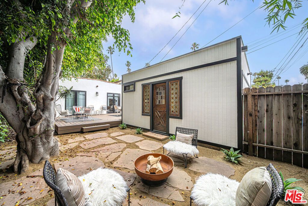 Image 43 of property listing at 804 Boccaccio Avenue, Venice, CA 90291