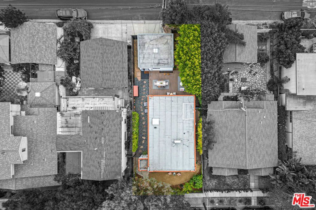 Image 47 of property listing at 804 Boccaccio Avenue, Venice, CA 90291