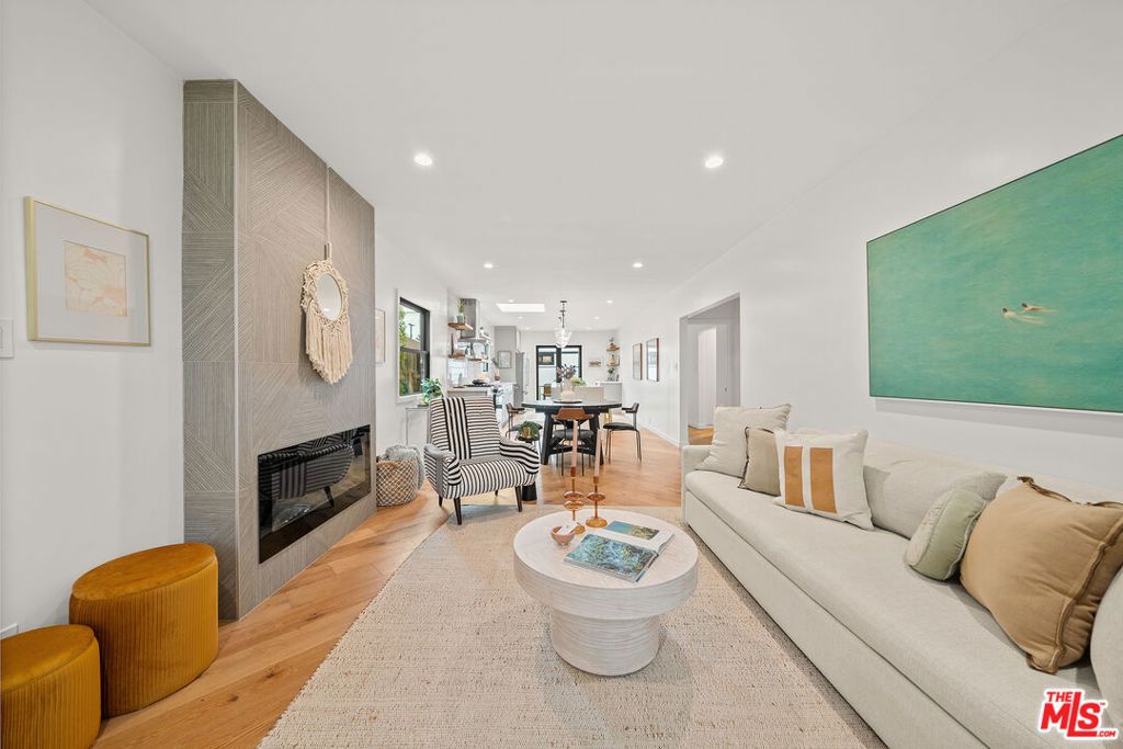 Image 8 of property listing at 804 Boccaccio Avenue, Venice, CA 90291