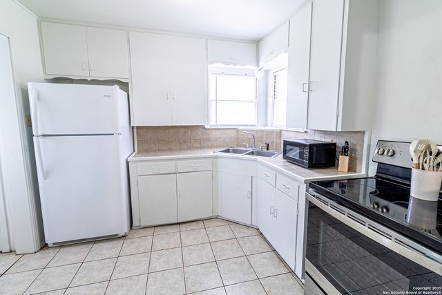 803 N Buchanan, Beeville, TX 78102