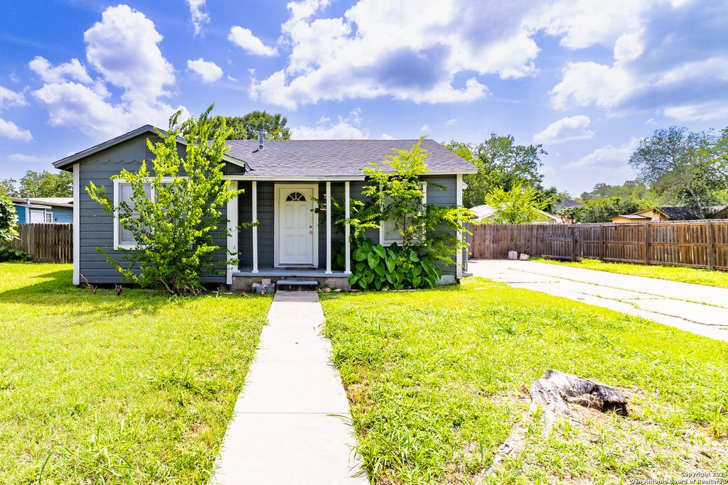 803 N Buchanan, Beeville, TX 78102