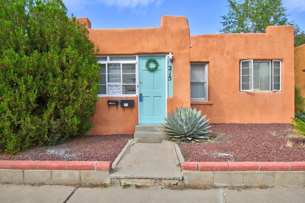 215 MAPLE Street NE, Albuquerque, NM 87106