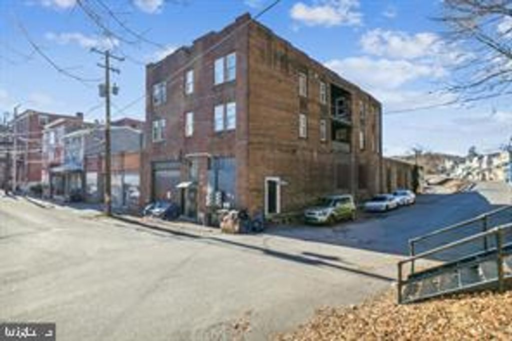 326 W BROAD ST, Tamaqua, PA 18252