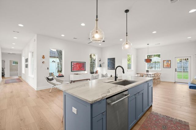 7609 Summervale DR, Austin, TX 78737