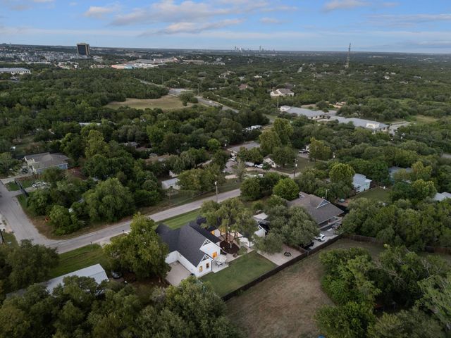 7609 Summervale DR, Austin, TX 78737