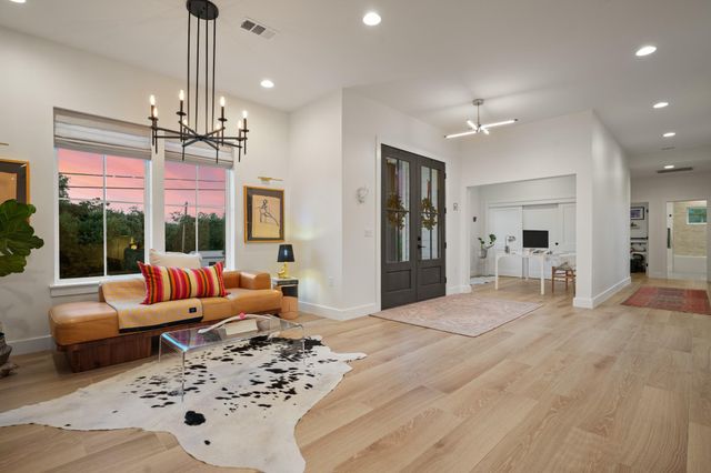 7609 Summervale DR, Austin, TX 78737