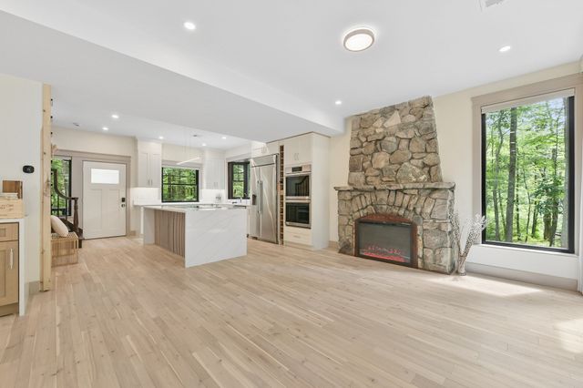 12 Wood St, Southborough, MA 01772