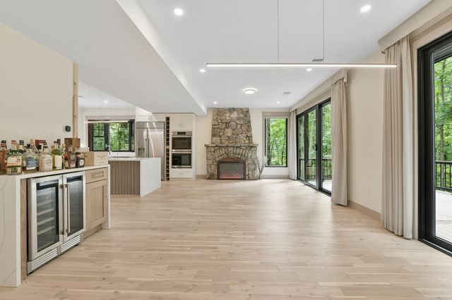 12 Wood St, Southborough, MA 01772