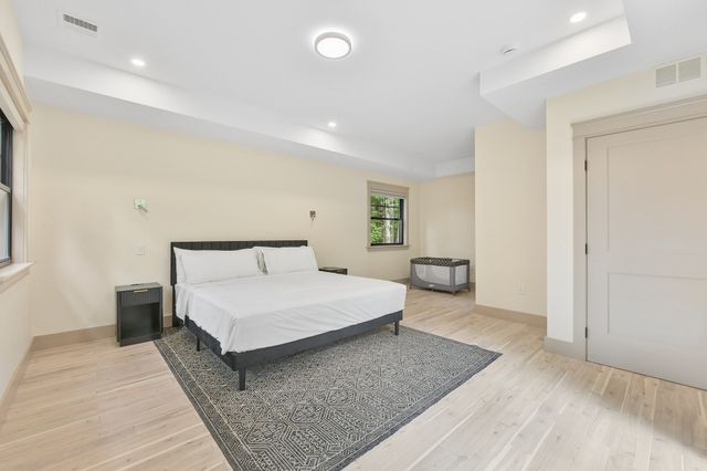 12 Wood St, Southborough, MA 01772