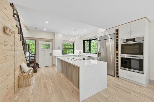 12 Wood St, Southborough, MA 01772