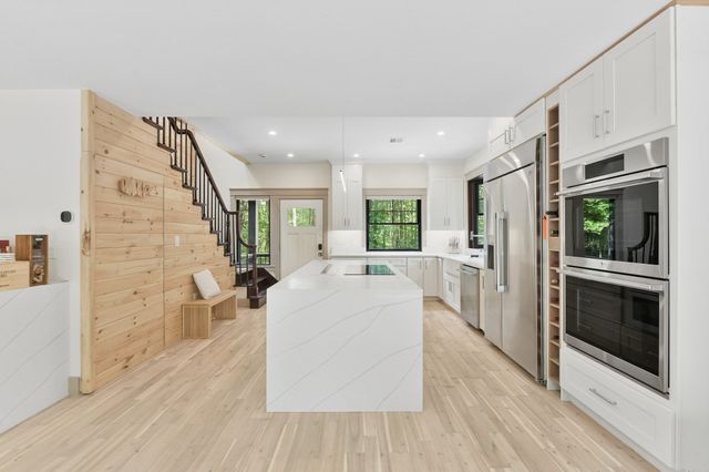 12 Wood St, Southborough, MA 01772