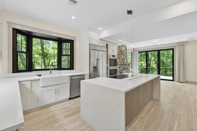 12 Wood St, Southborough, MA 01772