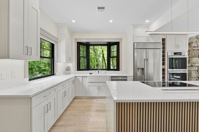 12 Wood St, Southborough, MA 01772