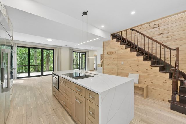 12 Wood St, Southborough, MA 01772