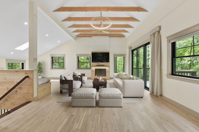 12 Wood St, Southborough, MA 01772