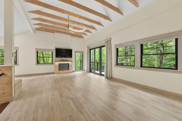 12 Wood St, Southborough, MA 01772