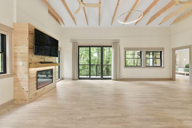12 Wood St, Southborough, MA 01772