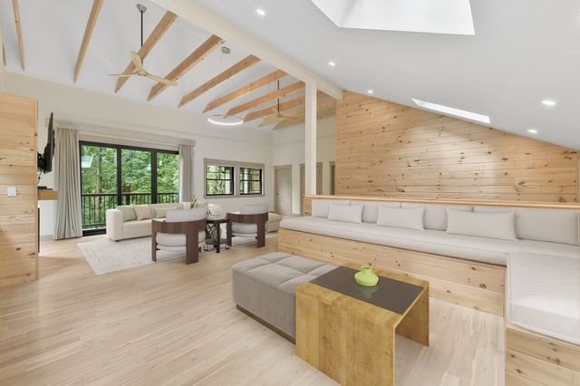12 Wood St, Southborough, MA 01772