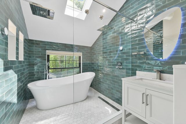 12 Wood St, Southborough, MA 01772
