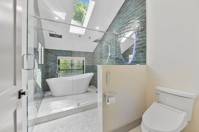 12 Wood St, Southborough, MA 01772