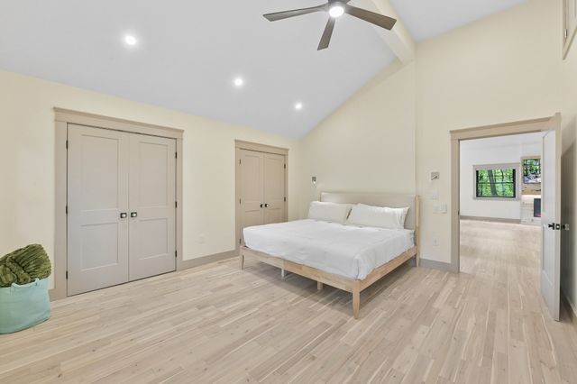 12 Wood St, Southborough, MA 01772