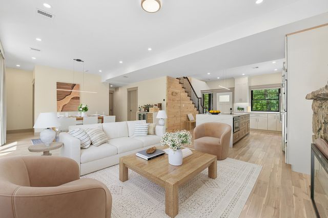 12 Wood St, Southborough, MA 01772