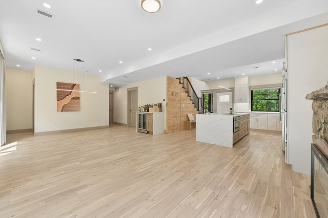 12 Wood St, Southborough, MA 01772