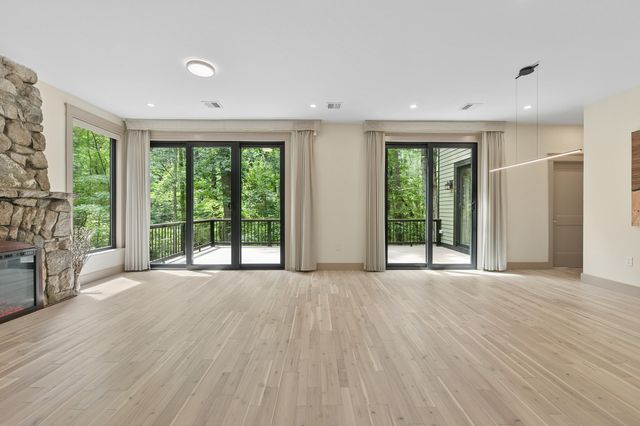 12 Wood St, Southborough, MA 01772