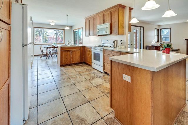 3817 Lexington Drive, Middleton, WI 53562