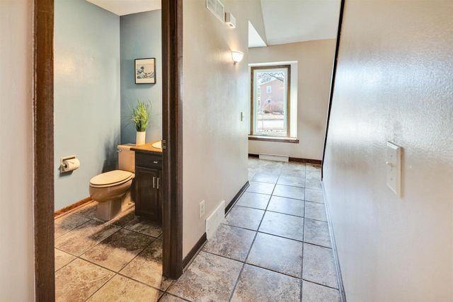 3817 Lexington Drive, Middleton, WI 53562