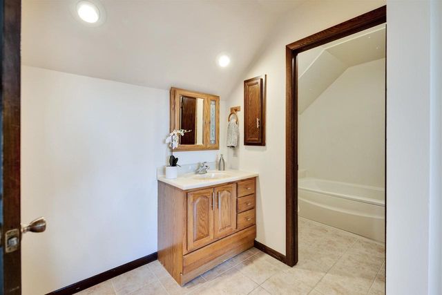 3817 Lexington Drive, Middleton, WI 53562