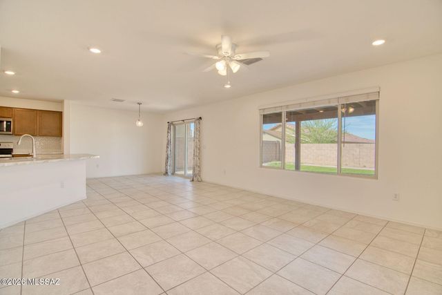 8811 E Stone Meadow Circle, Tucson, AZ 85730