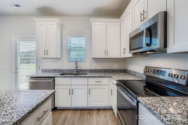 102 Red Cedar Lane, Statesville, NC 28625