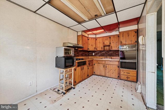 1550 HERMESPROTA DR, Sharon Hill, PA 19079