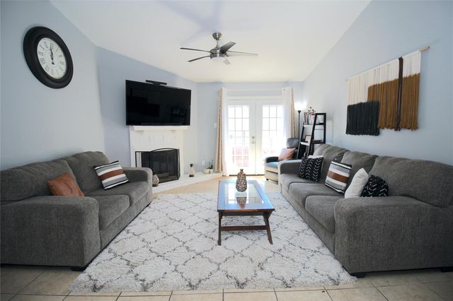 9707 Richmond Avenue 104, Houston, TX 77042